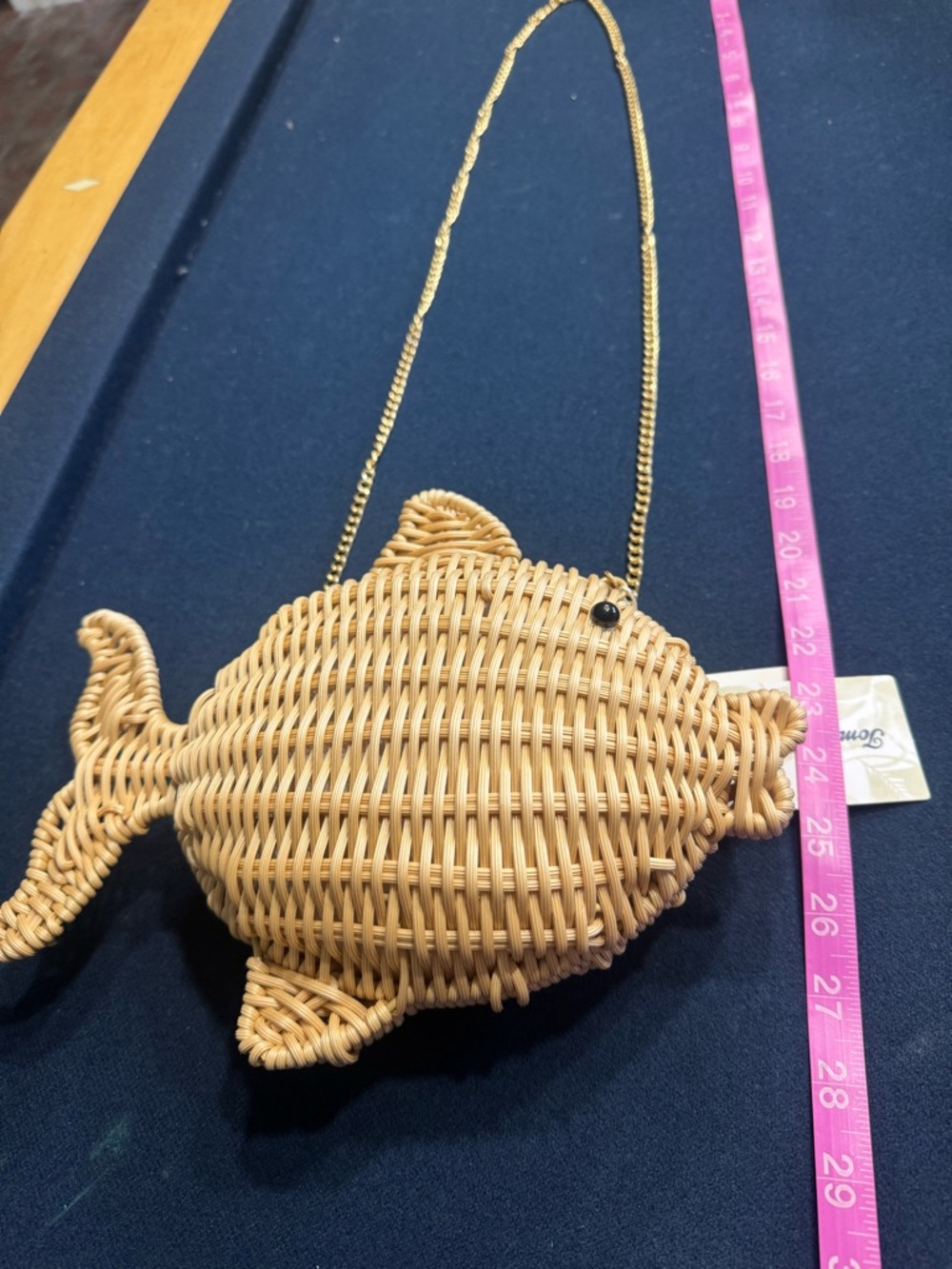 TOMMY BAHAMA Woven Fish Crossbody Bag-Natural Rattan with Gold Chain cute/clever - Picture 2 of 8